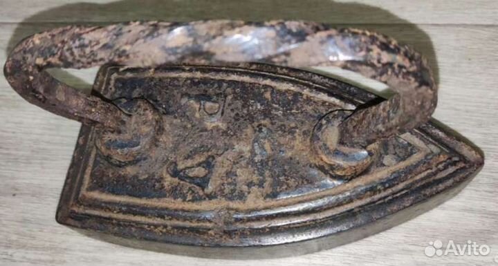 Коллекция старинных утюгов