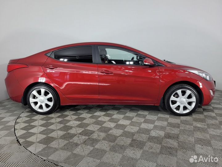 Hyundai Elantra, 2011