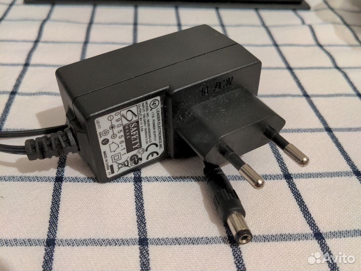 Адаптер 220В / 9В, 0.6А, Leader Electronics