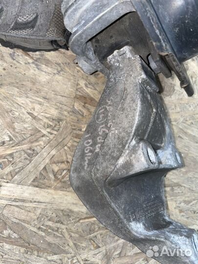 Опора двигателя Renault Scenic 2 1.5DCI