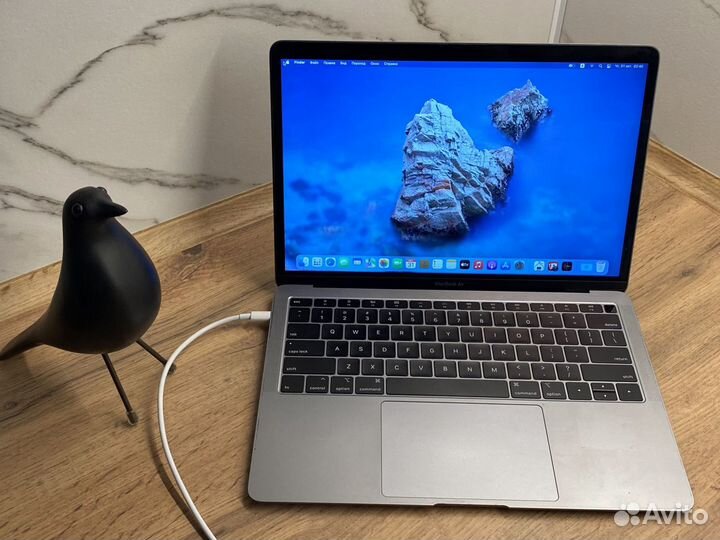 Macbook Air 13 2019 i5/128gb/68 циклов