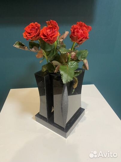 Вазы из гранита