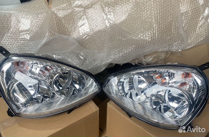 Передние фары Лада приора левая и правая