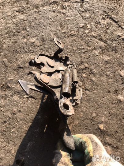 Замок капота Максима A32 Maxima