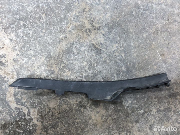 Уплотнитель,накладка крыла левого Тойота Аурис