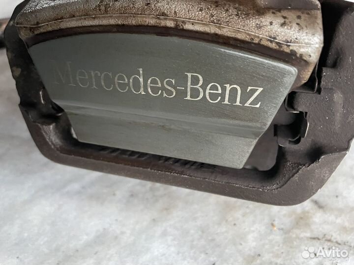 Задний правый суппорт Mercedes w222