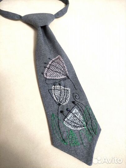 Галстук женский с ручной вышивкой