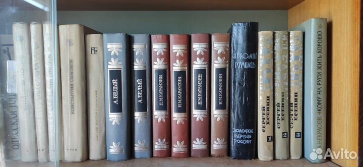Книги огромное количество, разные
