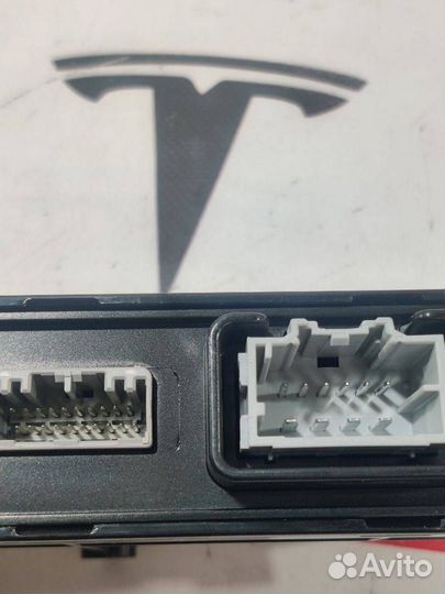 Блок контроля стояночного тормоза Tesla Model X