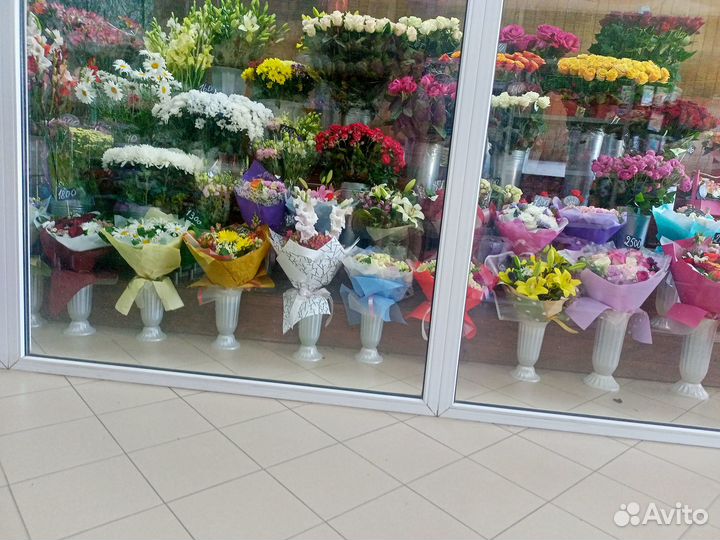Магазин цветов и подарков в развитом районе