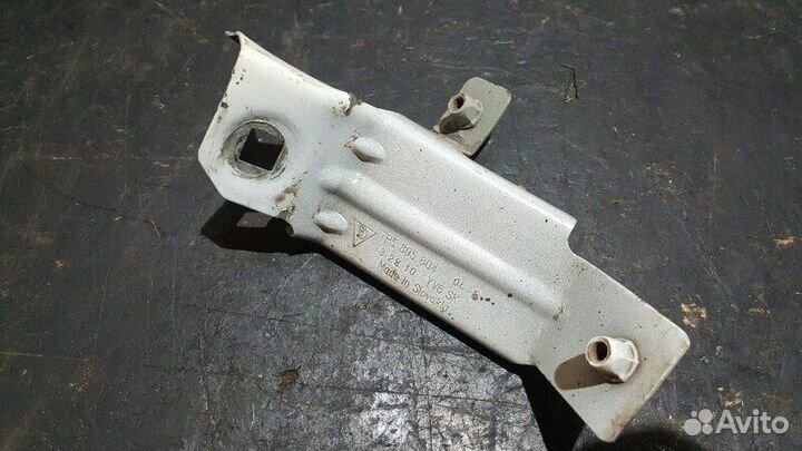 Кронштейн крепления крыла Porsche Cayenne 958 3.0