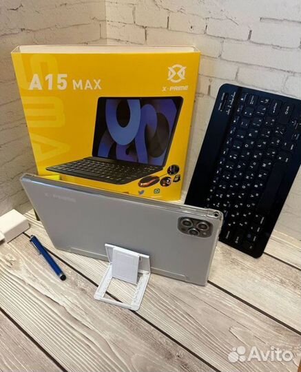 Планшет с клавиатурой и стилусом