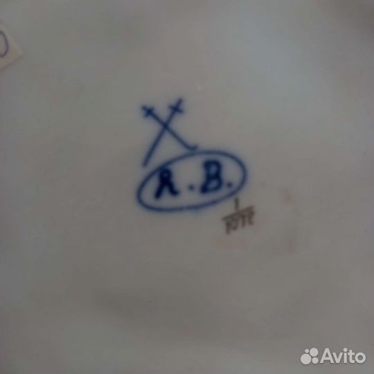 Статуэтка-ваза