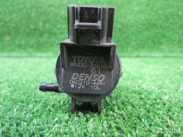 Мотор бачка омывателя передний Toyota Prius ZVW30