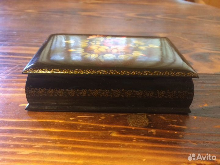 Шкатулка лаковая