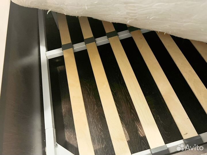 Кровать двухспальная с матрасом