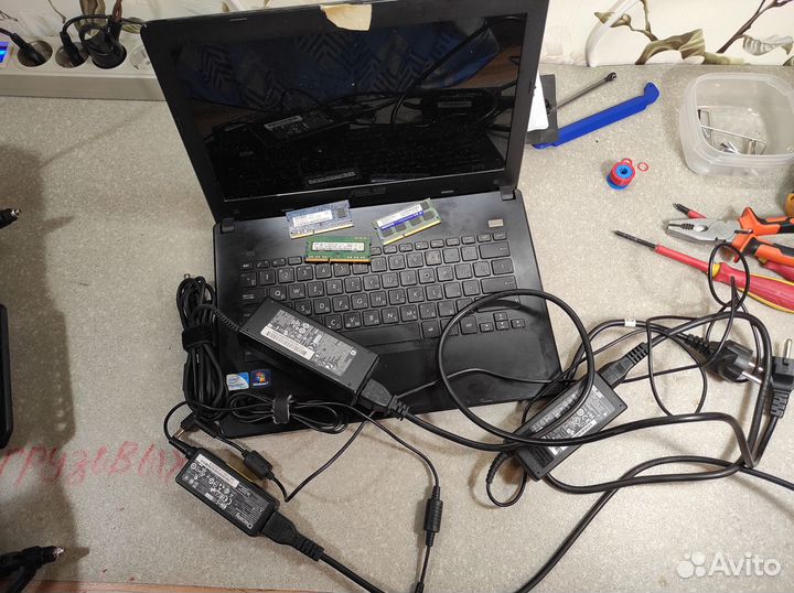 Ноутбук asus X301A+зап.части