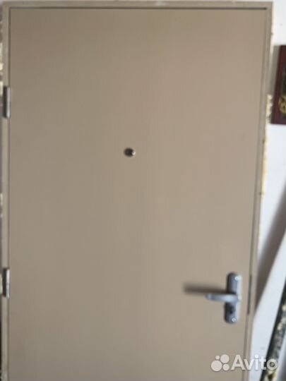 Дверь входная деревянная с коробкой