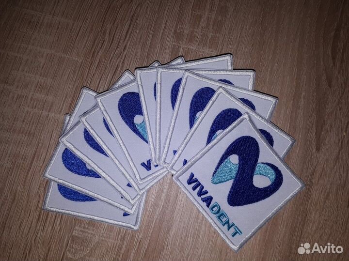 Брендирование одежды методом машинной вышивки