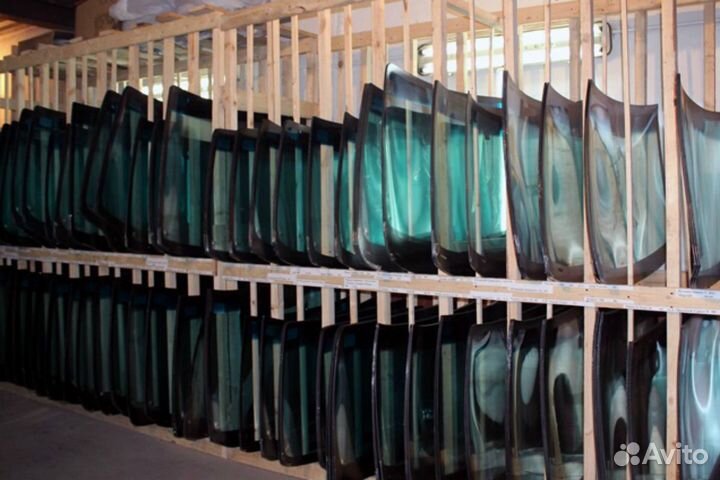 Стекло лобовое на Hino Китай