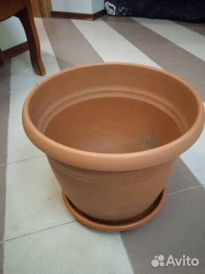 Горшки большие, пластик, разные размеры
