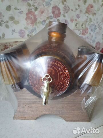 Подарочный набор для спиртных напитков с рюмками