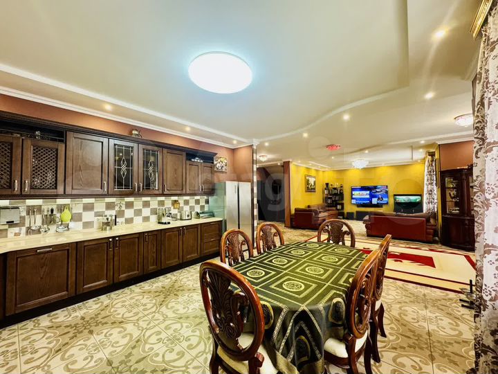 Дом 365 м² на участке 7,8 сот.