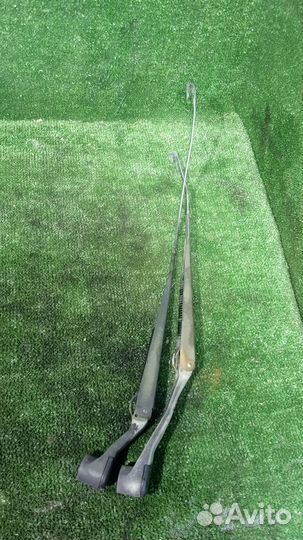 Поводок стеклоочистителя Mitsubishi Lancer Cedia