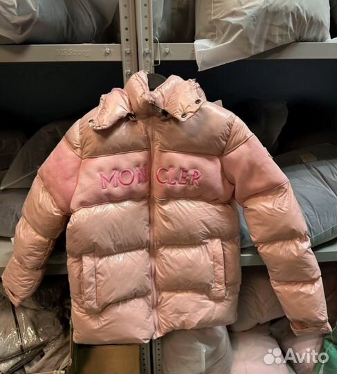 Пуховик moncler розовый