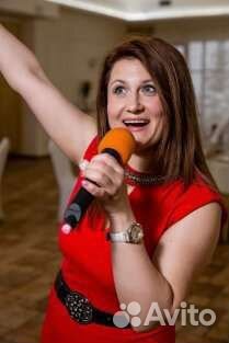 Ведущая на торжество