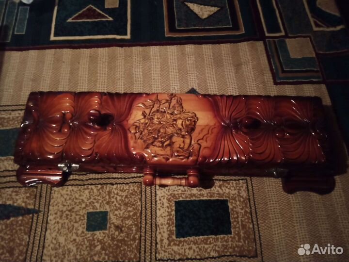 Шкатулка с ножом