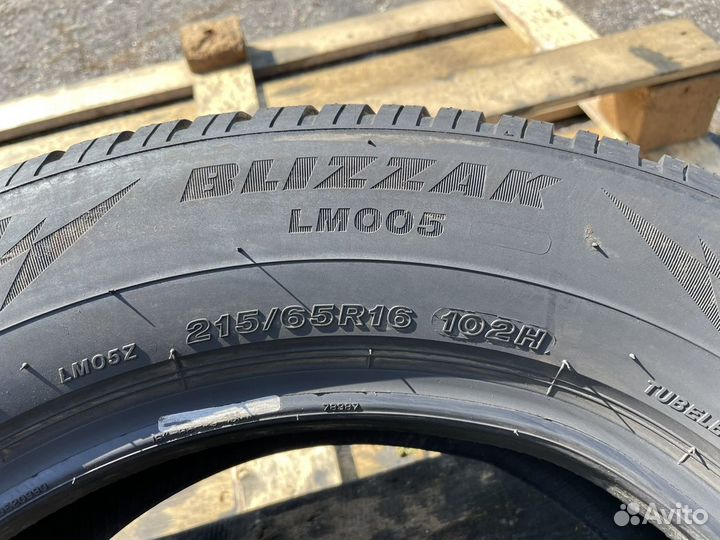 Bridgestone Blizzak LM-005 215/65 R16