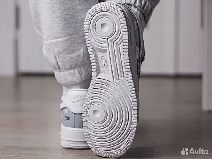 Nike Air Force 1 kaws