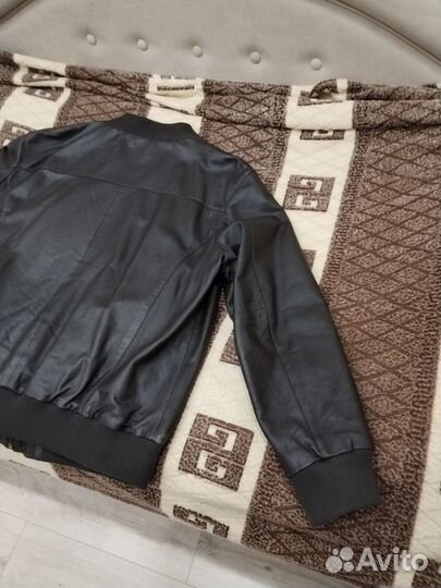 Мужская куртка-бомбер 