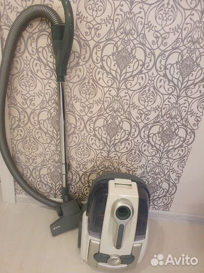 Пылесос Vitek VT-1833 PR