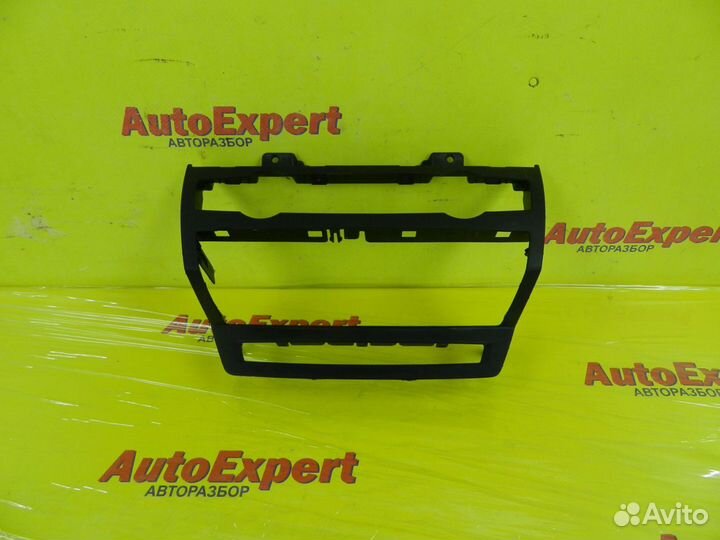 Накладка торпедо центральная BMW X5 E70