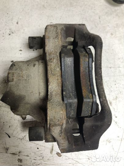 Передний тормозной суппорт Audi 80 B3