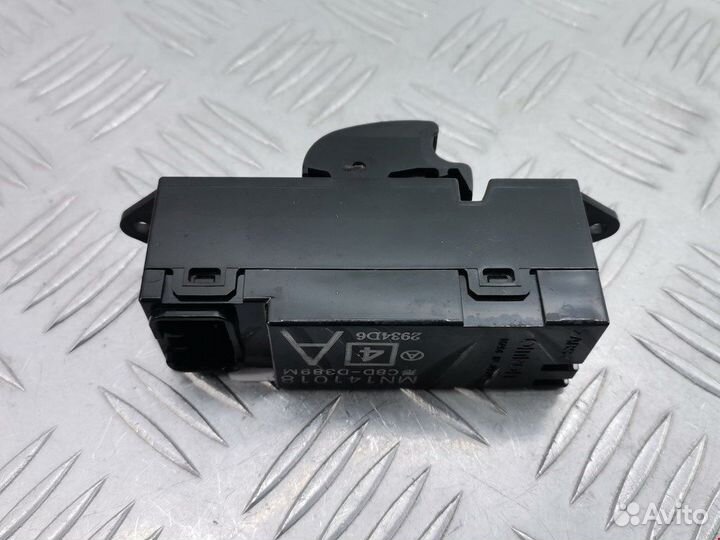 Кнопка стеклоподъемника Mitsubishi Colt 6