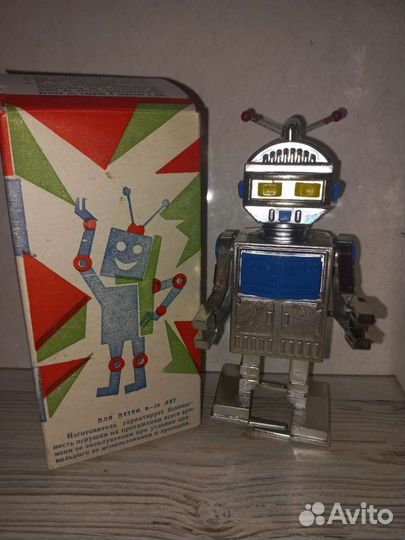 Механические игрушки времен СССР Робот заводной