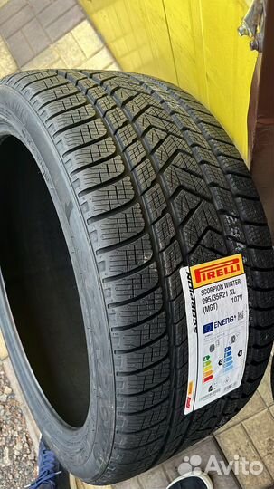 Pirelli Scorpion Winter 315/30 R22 и 295/35 R21