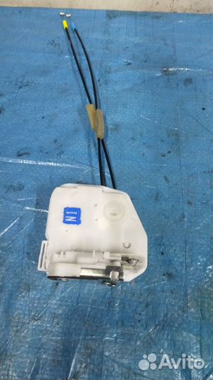 Замок двери передний правый Mitsubishi ASX 4B10