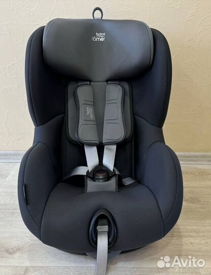 Britax Romer trifix2 i-size (Цвет Storm Grey)