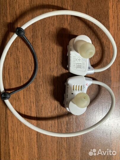 Плеер MP3 Sony NWZ-W273S 4Gb белый беспр., водонеп