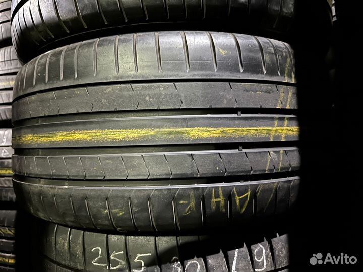Pirelli P Zero PZ4 265/35 R20