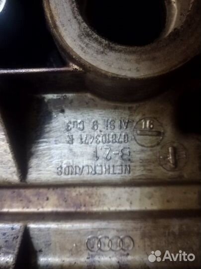 Клапанная крышка левая Audi A4 B5 AQD