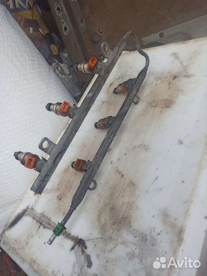 Топливная рампа форсунки Chrysler Stratus 2.5