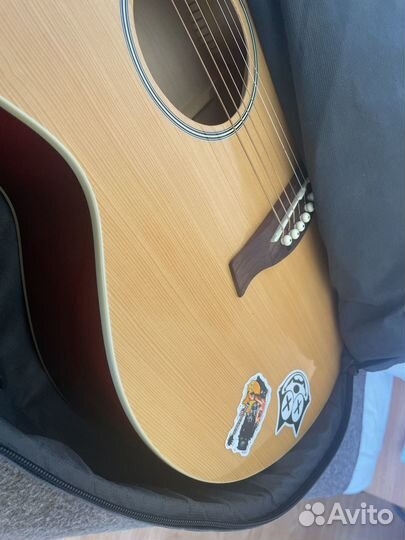Акустическая гитара