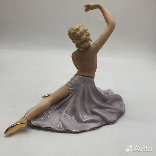 Фарфоровая статуэтка 