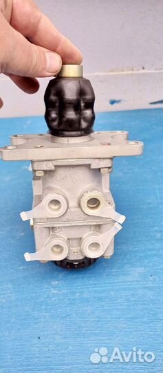 Кран тормозной камаз