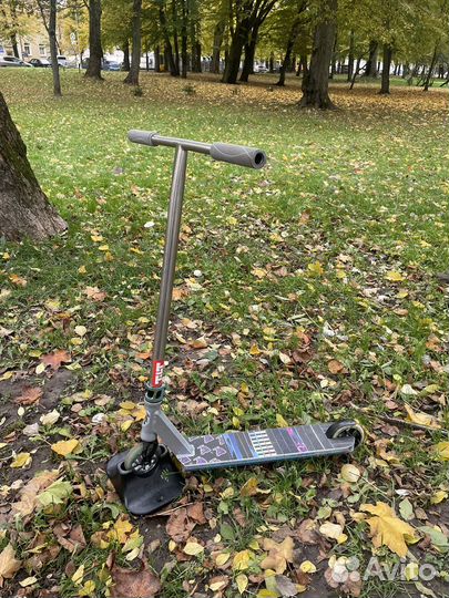 Трюковой самокат кастом в парк